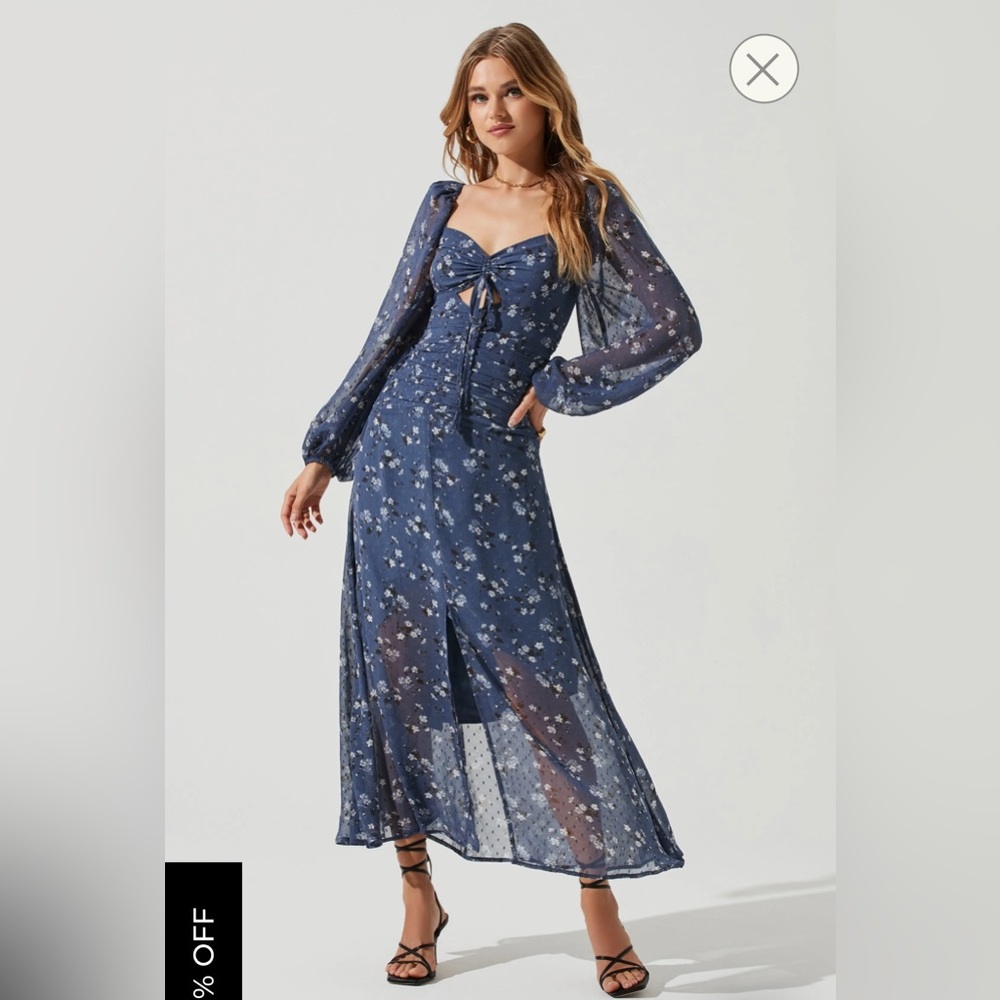 ASTR The Label Long Sleeve Sweetheart Neck MIDI Dress